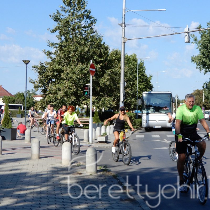 Kerékpártúra az autópályán 37